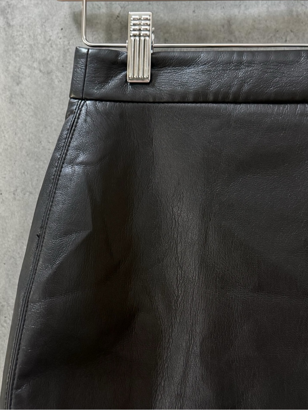 Women’s Black Faux Leather Mini Skirt! Size 0! - Picture 5 of 6